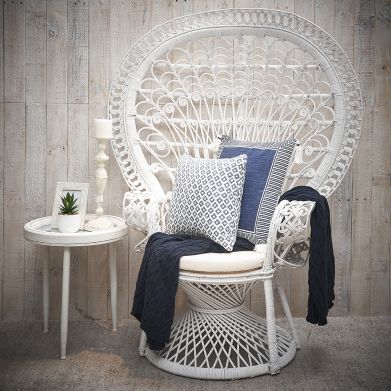 Peacock chair - white